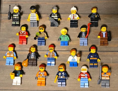 Lot Of 20 Lego CITY / TOWN Minifigures!  Families Firemen Police Construction +