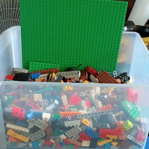 LEGO Bulk Lot Mixed Bricks Pieces Parts Multicolor w/ Green Baseplate 4pounds