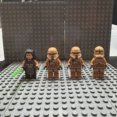 LEGO Star Wars Quinlan Vos and Lot of 3 Geonosis Clone Troopers SW0605 & SW0606