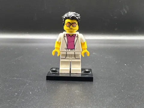 LEGO MINIFIGURE CMF SERIES 17 YUPPIE COL297