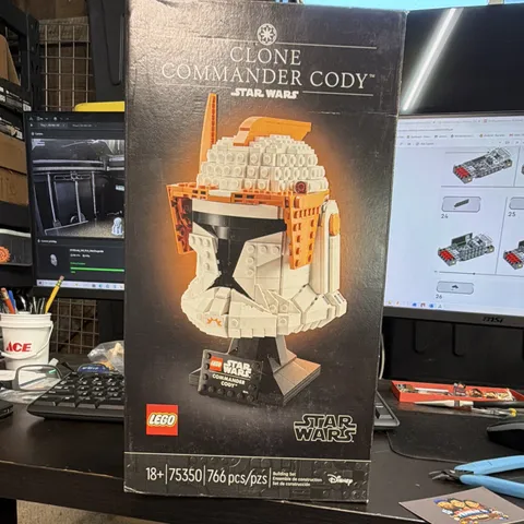 LEGO Star Wars Clone Commander Cody Helmet Display Stand 75350 766pcs 18+