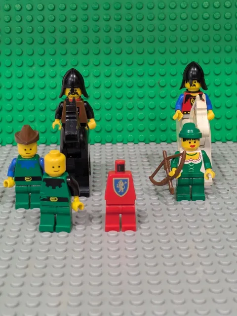 Lego Minifigures From Set 6103  Castle Set Released In 1988