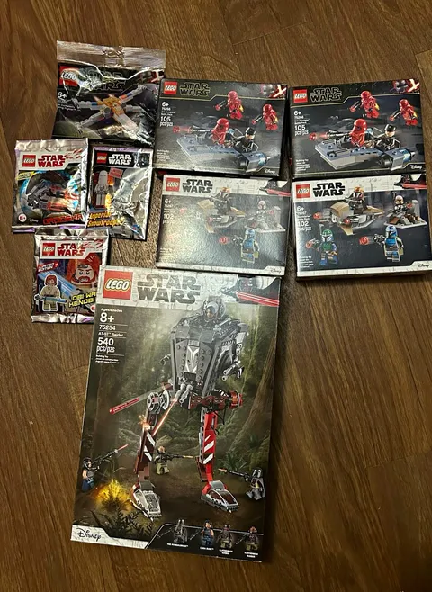 LEGO Star Wars: 75254, 75267(x2), 75266(x2), 30386, 3 limited edition foil packs