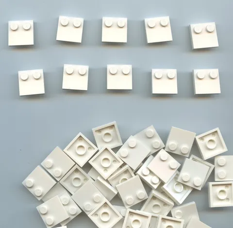 LEGO x 40 White Tile, Modified 2 x 2 with Studs on Edge 33909