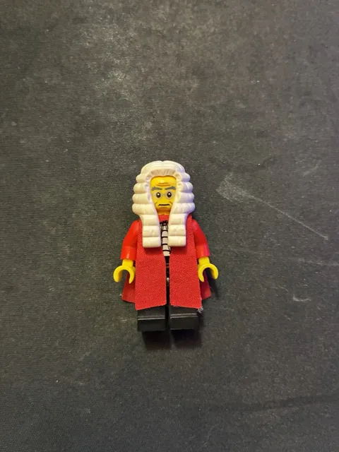 LEGO Minifigure Series 9, Set #71000 Judge