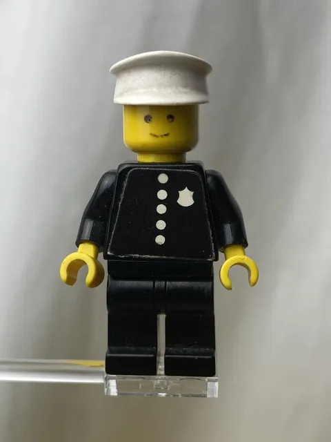 First Ever Lego Minifigure 1978 Police Officer cop014s Torso Sticker Patrol 600 