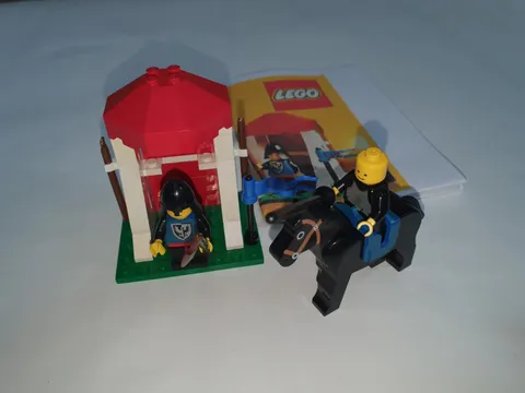 Vintage Lego 6035 Castle Guard Black Falcons 1987