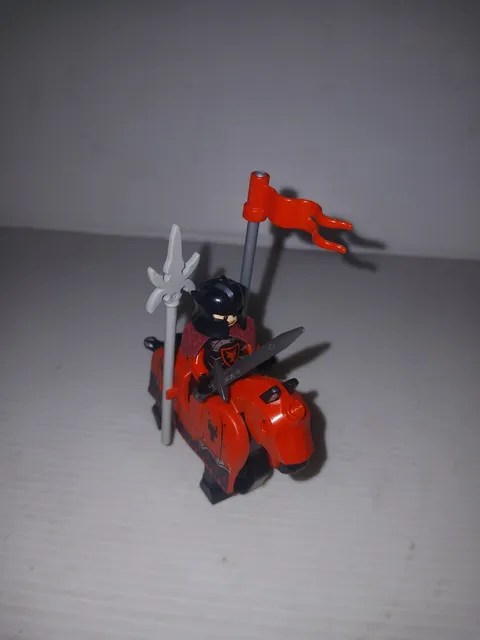 Lego Horse & Figure Armored Red Barding Gatehouse Raid Black Dragon Heads