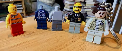 Genuine LEGO Minifigure/Parts Lot Princess Leia Keychain Police City Mixed Fig