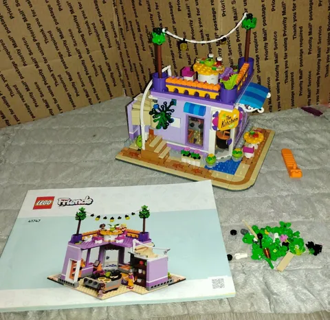 LEGO FRIENDS Heartlake City Community Kitchen 41747 Not Complete Manual Figures