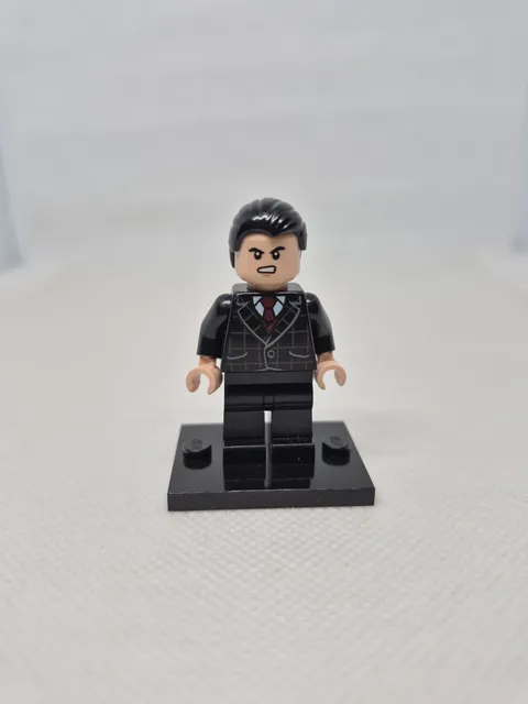 Lego DC Bruce Wayne Minifigure 76122  Batcave Clayface Invasion