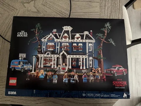 LEGO Icons Stranger Things The Creel House 11370 Set 2593pcs Ages 18+