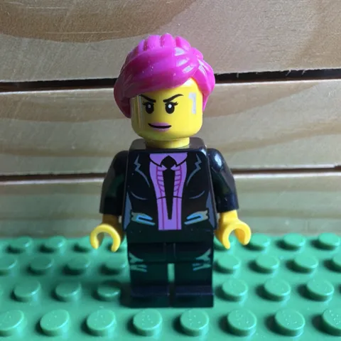 LEGO Minifigure Agent Caila  Phoenix w/ Magenta Ponytail Hair Black Outfit
