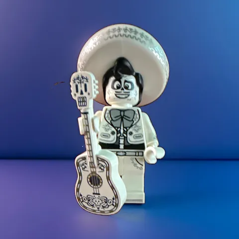 LEGO MINI-FIGURES   Ernesto de la Cruz from Coco. With White Hat & Guitar.