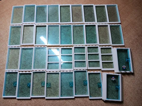 LEGO BULK LOT 35 WHITE WINDOW DOORS FRAMES TRANS BLUE GLASS PANES 1X4X6 4X4X6