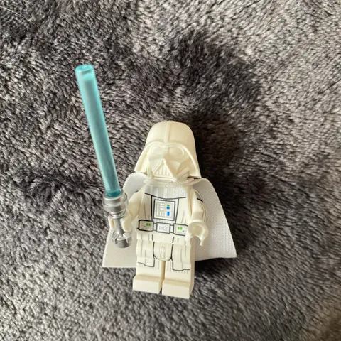 LEGO Star Wars Jedi Vader Minifigure 75389