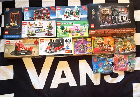 LEGO HUGE LOT BUNDLE CAN SELL INDIVIDUALLY AND BUNDLE ITEMS $450 FOR ALL SETS!!!