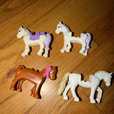 Lego minifigure Horses Lot Of 4.