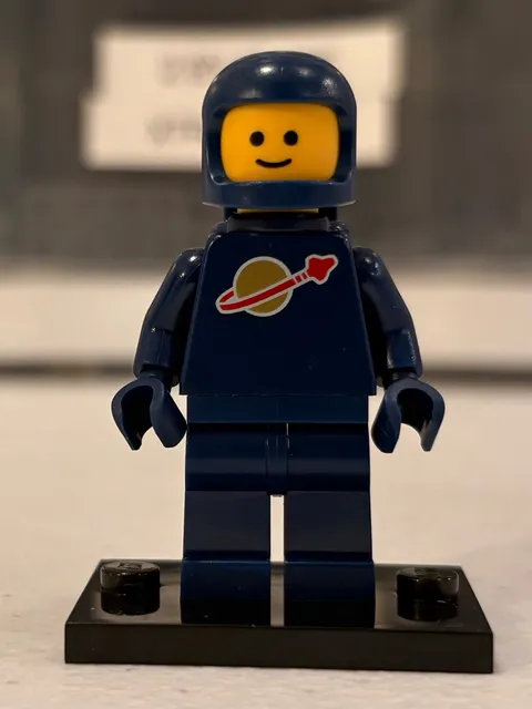NEW fully authentic LEGO Classic Dark Blue Spaceman Minifigure