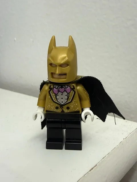 LEGO Batman Minifigure Gold Suit w/ Cape, Black Legs & White Hands