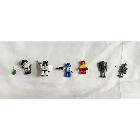 Assorted Minifigure Lot Skeleton Pirate Robot Space Droid Building Toy Figures