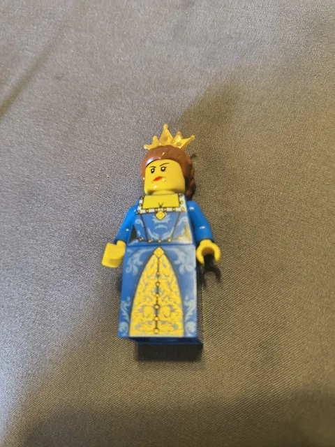 Lego Castle QUEEN MINIFIG Blue & Gold Dress Crown Princess Female Girl 7079