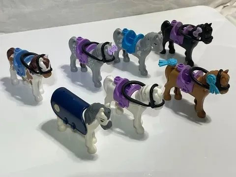 Lego 7 Horse with Saddles Minifigure Friends Horses Used Good Condition 93083
