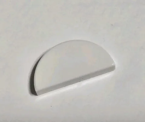 LEGO 1748 White Tile, Round 1 x 2 Half (x1)