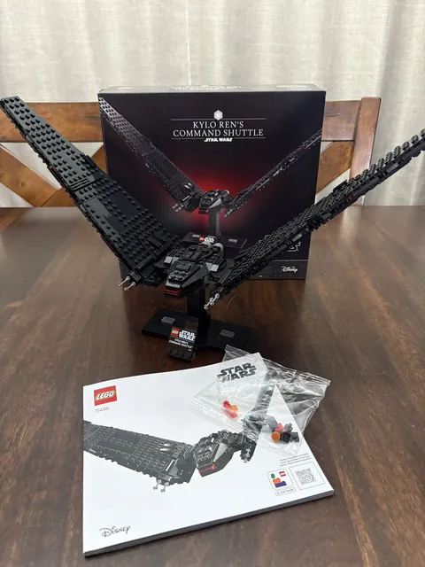 LEGO Star Wars: Kylo Ren's Command Shuttle (75406)- 100% w/ Box & Manual