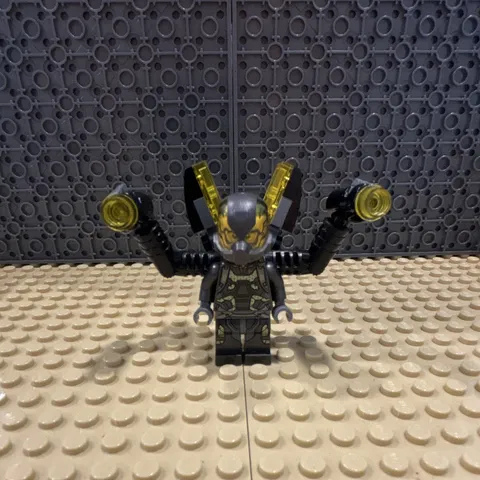 LEGO Marvel Yellowjacket mini-figure 76039