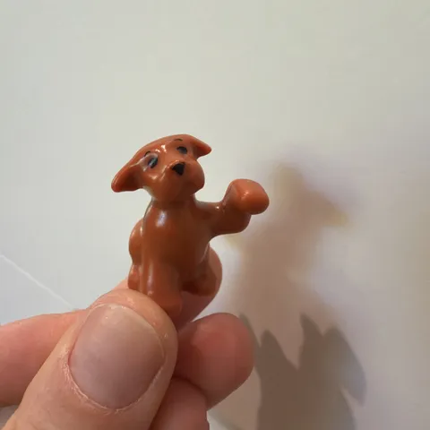 LEGO  Minifigure Animal Dog Raised Paw Brown Dk Orange  VERY RARE Minifig 