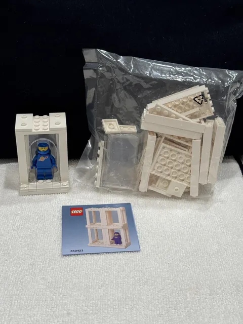 LEGO Minifigure Display Boxes 850423 Blue Benny Space Man Astronaut No Box