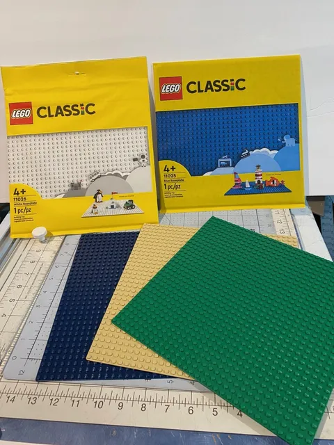 Genuine LEGO 32x32 Baseplate NEW in package - Blue