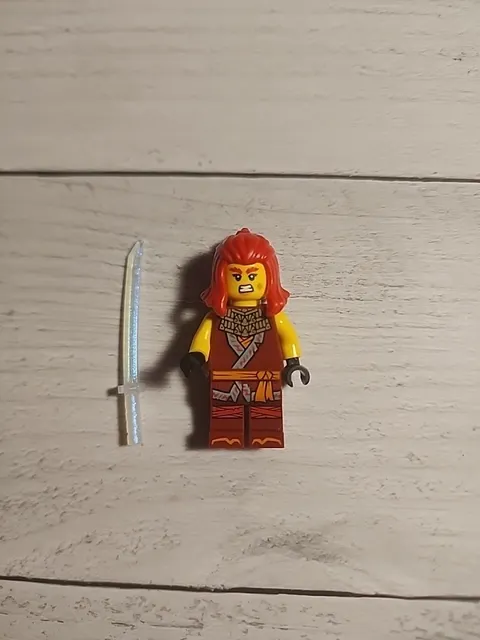 LEGO Wyldfyre minifigure from the Ninjago: Dragons Rising With Prismatic Blade
