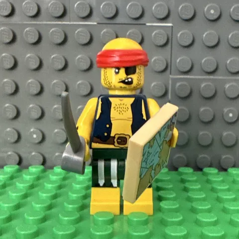 LEGO Minifigures Series 16 Scallywag Pirate 71013