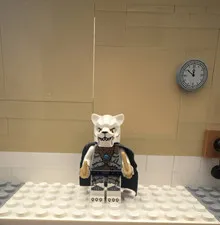 LEGO White Wolf Minifigure w/ Dark Cape & Daggers Plastic Head Figure