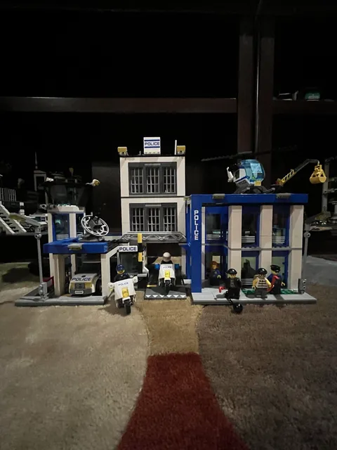 2014 LEGO CITY Police Station RETIRED