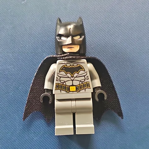 LEGO Batman Minifigure Gray Suit w/ Black Cape & Cowl bat015