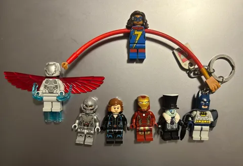 LEGO Dc/Marvel Minifigure Lot-Ultron-Batman-Falcon-Iron Man-Ms Marvel 🔥🔥
