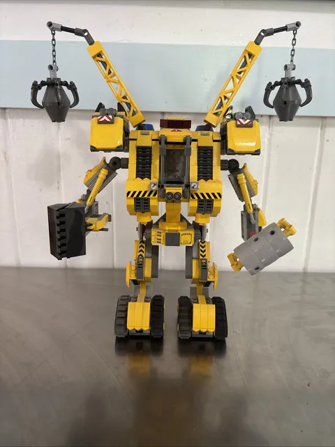 LEGO Movie Emmet's Construct-O-Mech 70814 complete (No box, instruction or figs)