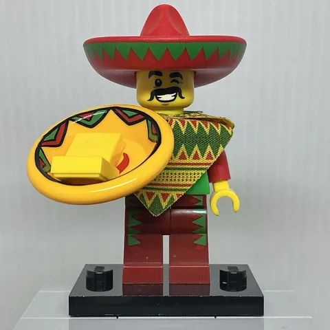LEGO Movie Collectible coltlm-12 Taco Tuesday Guy Minifigure Set 71004