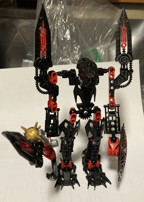 LEGO BIONICLE GLATORIAN SKRALL SET 8978 COMPLETE