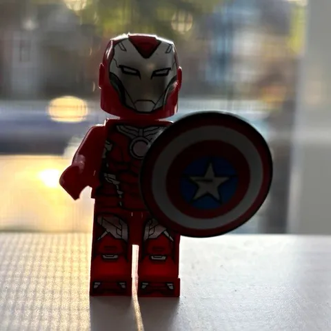 OG HEAD LEGO Marvel Iron Man Minifigure MINIFIGURES w/ Captain America Shield