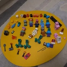 Lot Of Lego Minecraft Minifigures And Parts Minifigures heads, Animals.