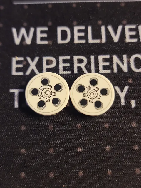 LEGO 14769pb512 Tile Round 2x2 Alloy Wheel Black Silver Circles Pattern White x2