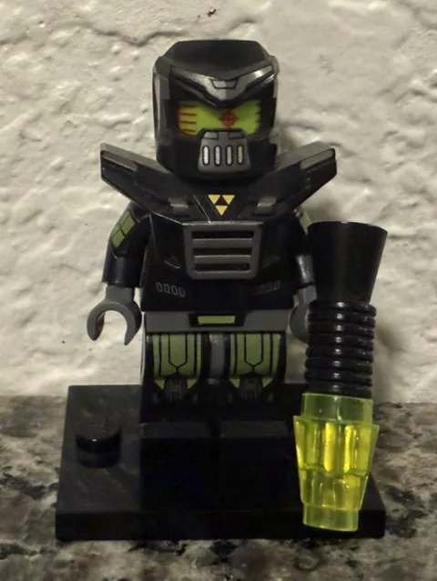 LEGO Collectible Minifigure Series 11 (71002) Evil Mech Complete 