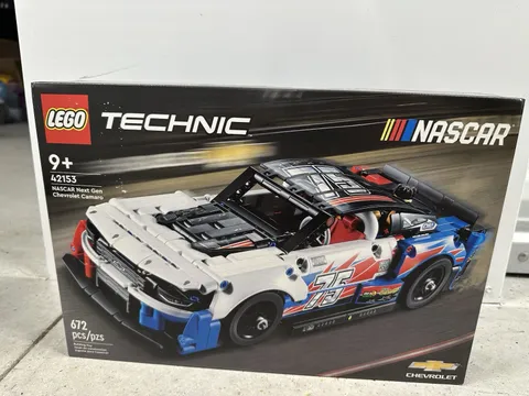 LEGO Technic NASCAR Next Gen Chevrolet Camaro ZL1 (Set 42153)-Brand New, Sealed