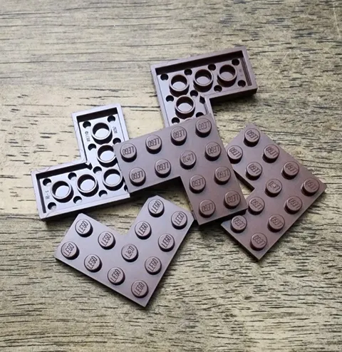 LEGO Reddish Brown Plate 4 x 4 Corner QTY 5. Part No. 2639.