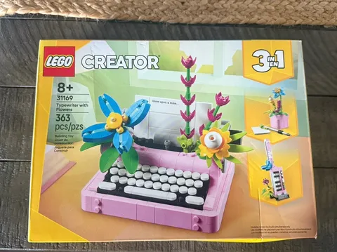 LEGO Creator 3-in-1 Typewriter W/ Flowers (31169) new sealed