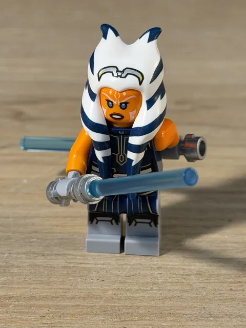 LEGO Star Wars Ahsoka Tano Minifigure Jedi Knight Adult The Clone Wars 75283